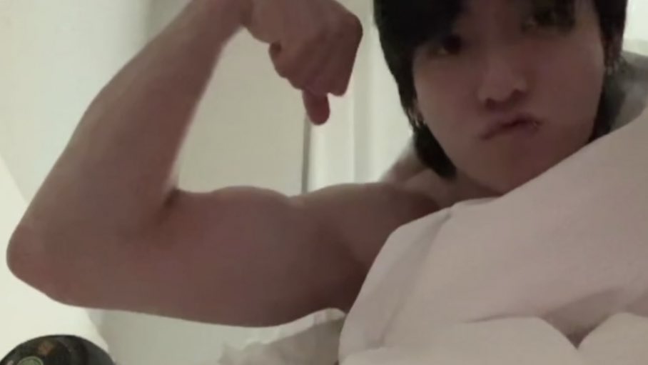 kkyukirby's tweet image. literally jungkook