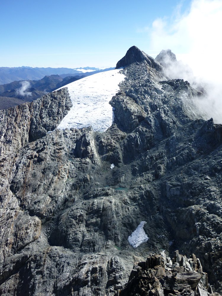 cumbres2000's tweet photo. Pico Humboldt desde la cumbre del Pico Bonpland. Sierra Nevada de Merida. Abr 2010 https://t.co/MsnukkNS6R