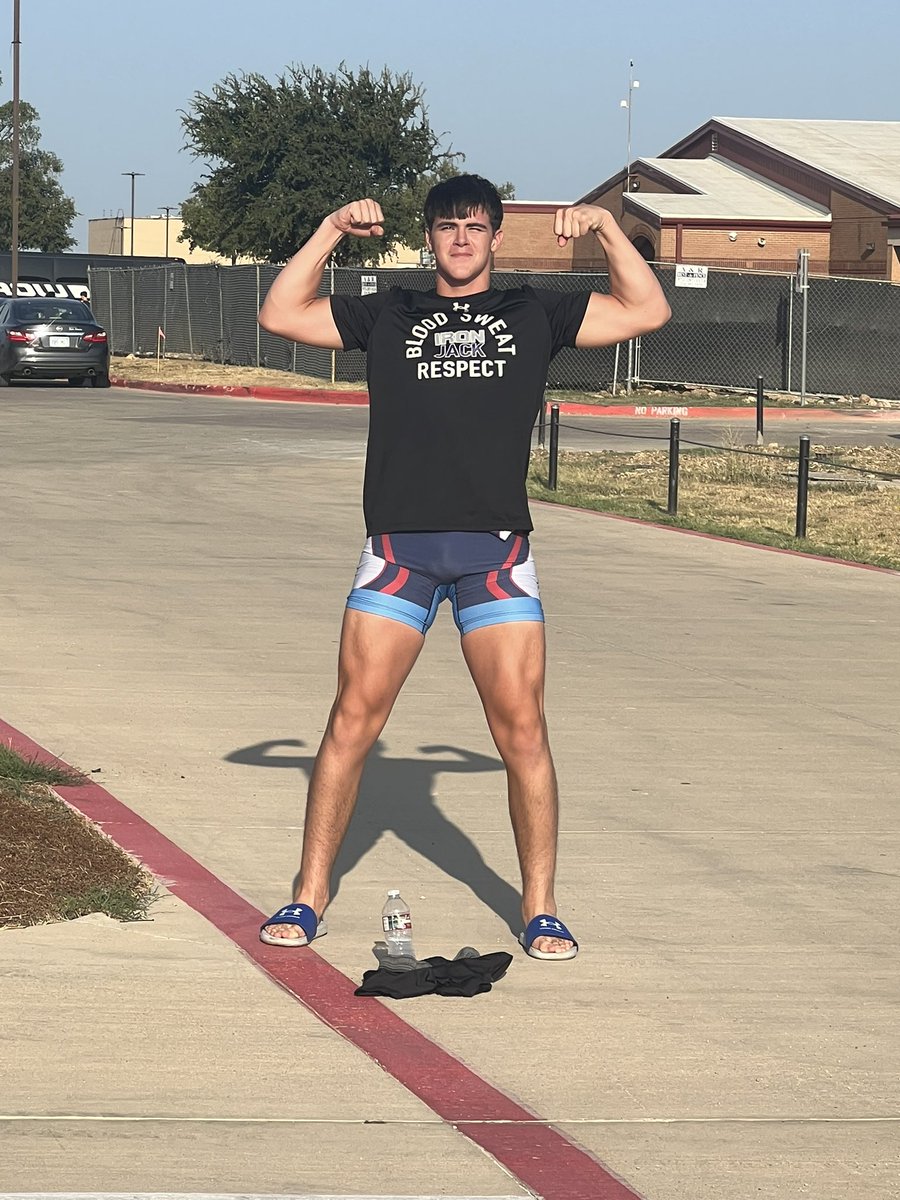 cjsupersparkles's tweet photo. Let’s go @Jackson_Stoner_ #MatBash weigh in ✔️✔️
Last wrestling tournament before football season!!!🏈🧡
#JFND @JacketWrestle @rockwalljfndfb https://t.co/IuWwa0yGPS