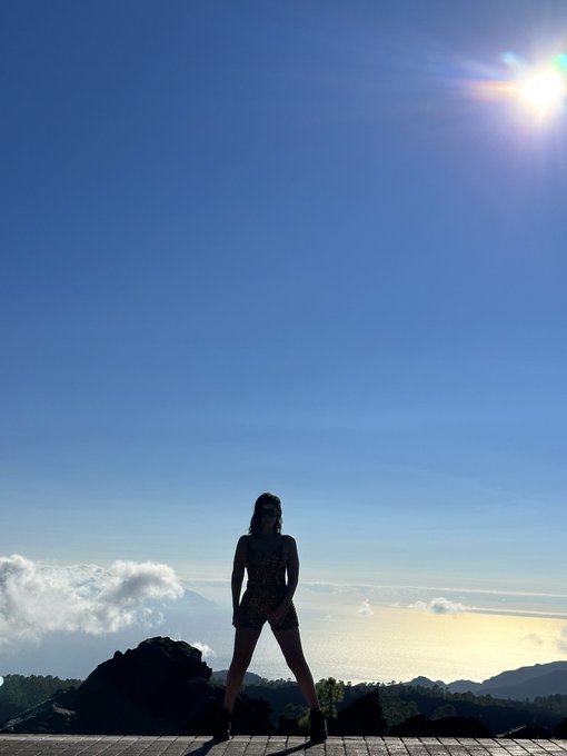 T e i d e. 🇮🇨☁️🍄 https://t.co/aFeGavyQfU