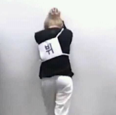 Bawat live ni Jungkook nagle-level up tayo, di ko kinakaya. Kinantahan lang natin 'to nung isang gabi tapos may pagantong live na? Napaka swerte talaga ng ARMYs 😭😆