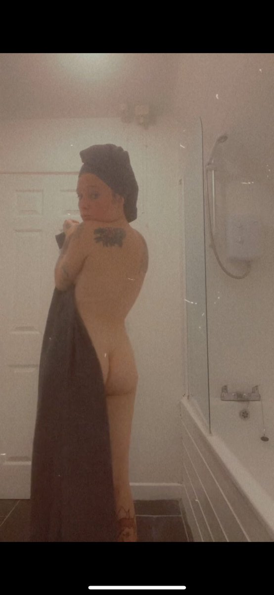 cherry_jayde's tweet photo. showering alone is so boring sometimes 🫠🫠🔗 https://t.co/SxibGWbRnO