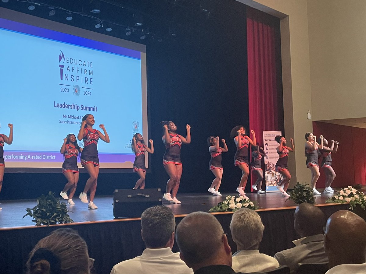 pjdaoust's tweet photo. Catch the Wave! @pbcsd School Year Kick-Off! #TeamPalmBeach
#CatchtheWave https://t.co/cViaTL5Cxx