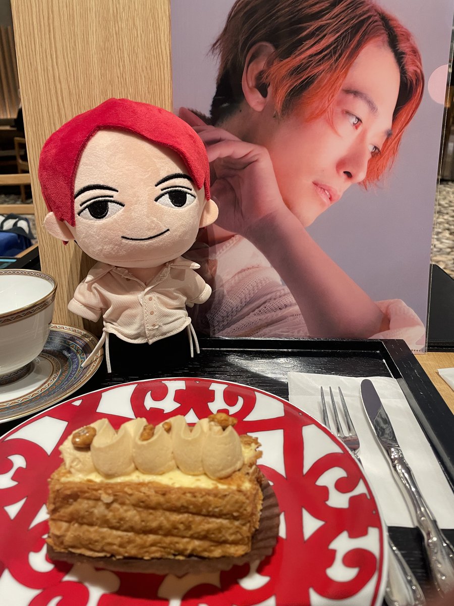 Hiroppi0221's tweet photo. ケーキ🍰のお供に♥*:.。.♡.。.:*♥ #HERMES のお皿で🫶
ここのケーキもランチも美味しい😋
#STONECafe
#DeanFujioka
#StarsoftheLid
#ディぐるみ https://t.co/7RxjkpOw7M