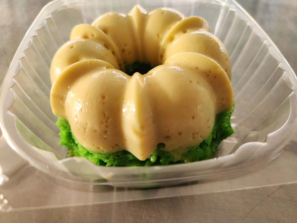 Our Asian/Cuban Fusion Flan this weekend is the Coconut Pandan Flan cake! Available this weekend until we run out! Come by and enjoy all our treats. 

Bella Flan 819 W Arapaho Rd, Richardson TX 75080 

#bellaflan #coconutpandanflan #coconutpandan #asiancubanfussion