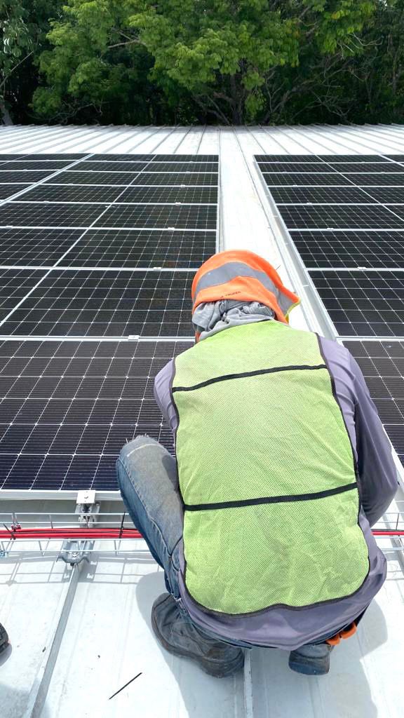 AEEC_CAMPECHE's tweet photo. 🔎 Supervisión del programa de implementación de energía limpia en las industrias 🔋🏭
#GobiernoDeTodos🚩#Banverde #AEEC #Energía⚡️ @LaydaSansores @aostoaortega https://t.co/Fi7Mj5fs5S