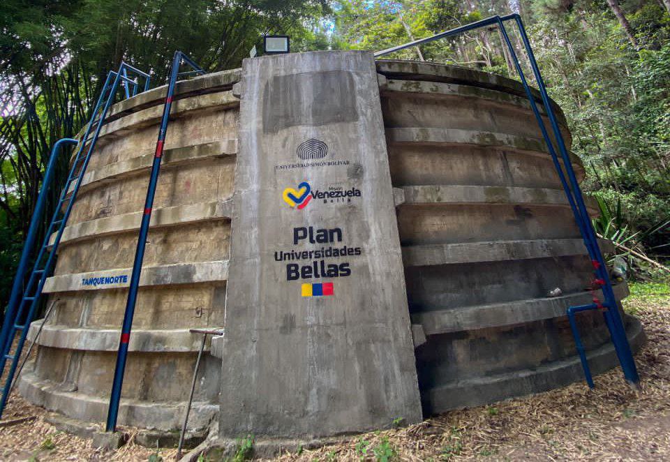 JacquelinePSUV's tweet photo. Aquí estamos con autoridades de la #USB junto a @MVzlaBella
Revisamos trabajos de recuperación @campusb con tema vital del agua potable.Cambiamos tubería del pozo perforado de la Universidad. Avanzamos como un gran equipo con #PlanUniversidadesBellas ❤️
@NicolasMaduro
#MaduroSiVa https://t.co/9kayLiouud
