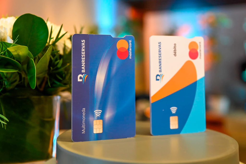 ¡Hoy hacemos historia con el lanzamiento de la primera tarjeta táctil en todo el Caribe!

De la mano de nuestro aliado Mastercard, esta nueva tarjeta Banreservas otorgará autonomía financiera a las personas con discapacidad visual, al poder diferenciar el plástico de manera