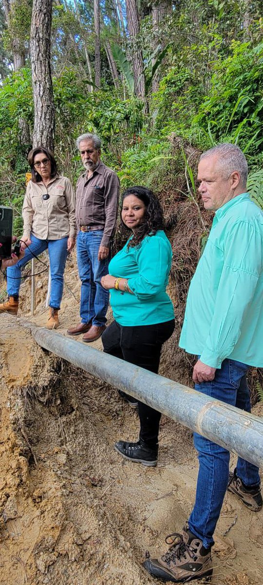 JacquelinePSUV's tweet photo. Aquí estamos con autoridades de la #USB junto a @MVzlaBella
Revisamos trabajos de recuperación @campusb con tema vital del agua potable.Cambiamos tubería del pozo perforado de la Universidad. Avanzamos como un gran equipo con #PlanUniversidadesBellas ❤️
@NicolasMaduro
#MaduroSiVa https://t.co/9kayLiouud