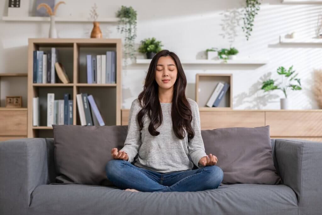 What’s Your Warm-Up Routine Before You Go On-Set?

READ FULL ARTICLE HERE:
ow.ly/72eb50PmYWa

#EmbodiedActor #MindBodySpirit #BreathworkTechniques #SoundTherapy #Journaling #HydrationIsKey #NutrientRichFoods #RestorativeSleep #PreparationIsKey #CharacterPreparation