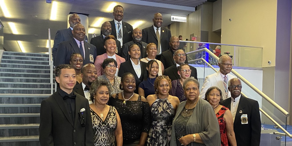 noblenatl's tweet photo. #NOBLE47 spent our final evening in Cleveland, OH, at the Annual Awards Banquet and Installation of New Executive Board, with a special keynote address by Ronald Davis, Director of the U.S. Marshals Service. https://t.co/869ms3DauX
