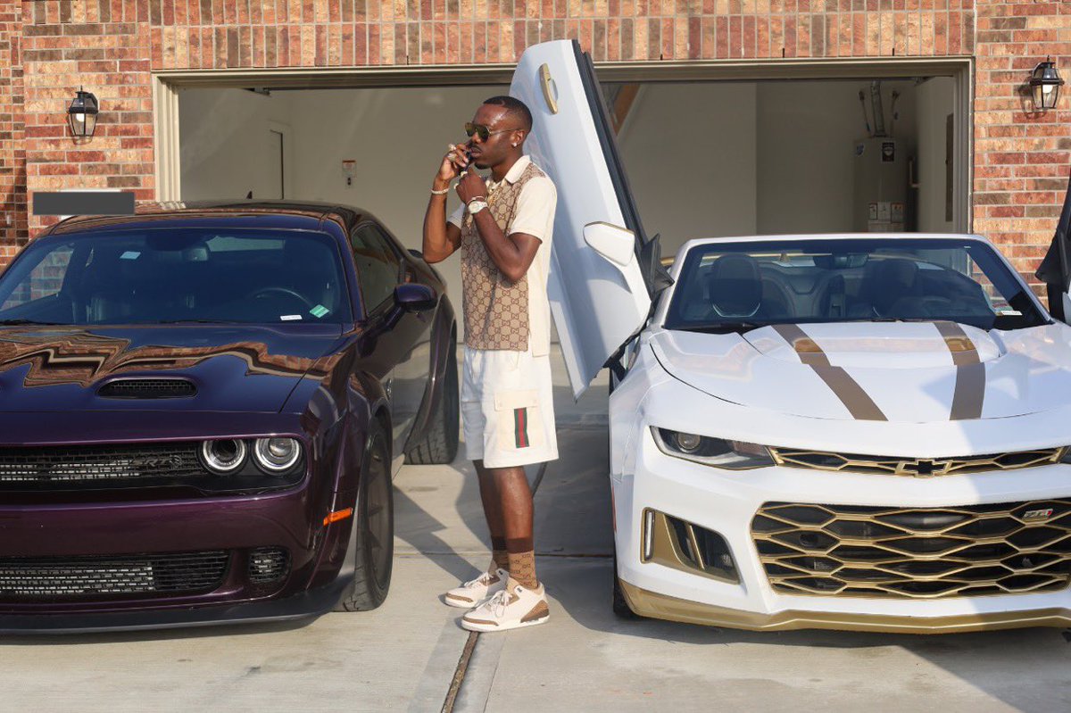 wuddup_doe's tweet photo. Last year on my birthday I woke up in a jail cell. This birthday morning, I woke up in a house of my own! God is Great! 🙏🏾🙏🏾🏠🏠🎁🎁💰💰#NewCrib #NewCoupe #HappyBirthdayBill #29YearsYoung https://t.co/sMWSH2zxYM