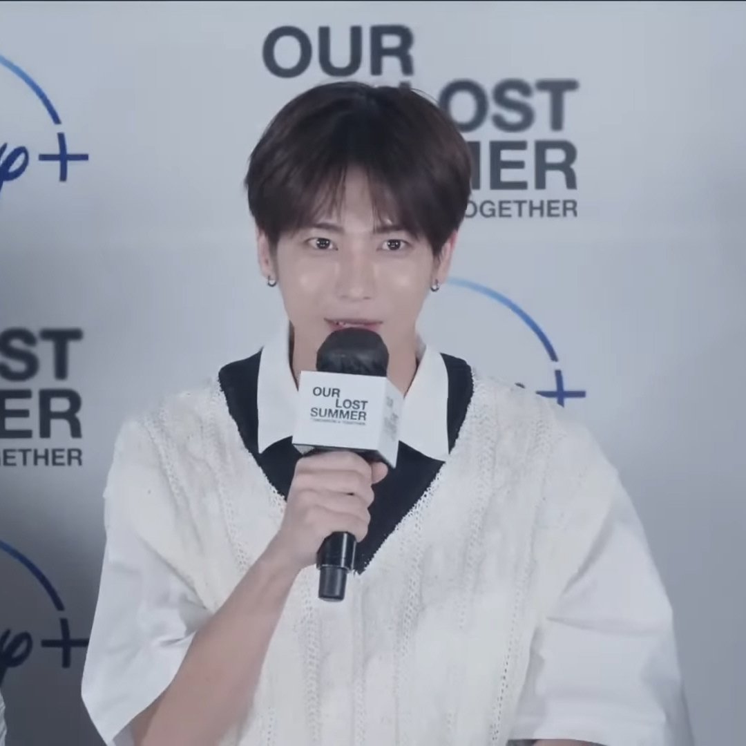 eee_ong_ii's tweet image. 230726 TXT 태현
&amp;lt;YOUTUBE_Disney Plus Korea 공식채널&amp;gt;
브랜드: 세터 (SATUR)
제품: V-Neck Cable Meshed Thin Knit Vest - Resort Ivory

satur.co.kr/product/v-neck…

#투바투 #투바투패션 #투바투태현 #태현패션 #아이돌패션 #SATUR #TXT