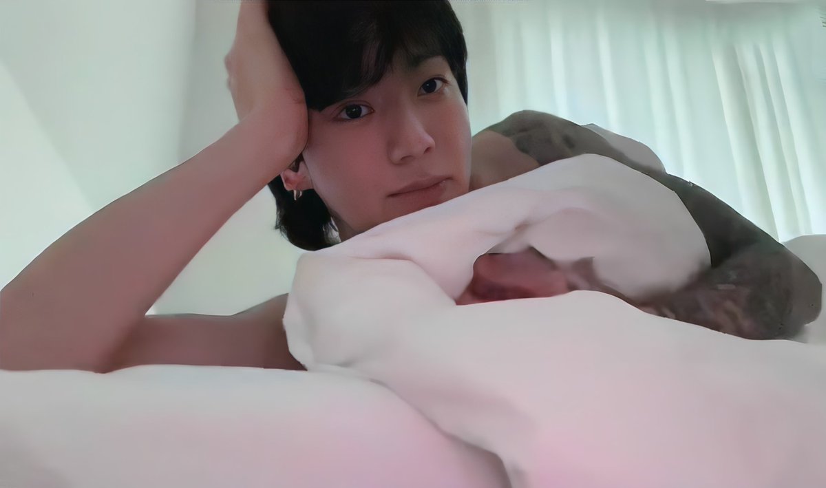 [HD] 230728 JUNGKOOK WEVERSE LIVE PT.2 🫠💜

— A THREAD —