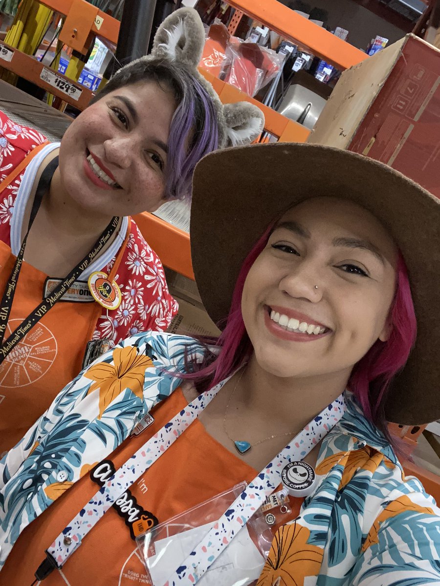 Tacky Tourist day here at #6630 🧡🧡🧡
