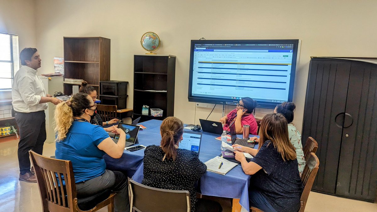 Alvarez_SEISD's tweet image. The GEMS team has been steadfast with the PLC rollout starting day 1!  Working collaboratively with  Mr. Enriquez to ensure teachers are purposefully planning for excellence! #Here2Serve #GEMSpride #SEISDPeoplePassionPurpose