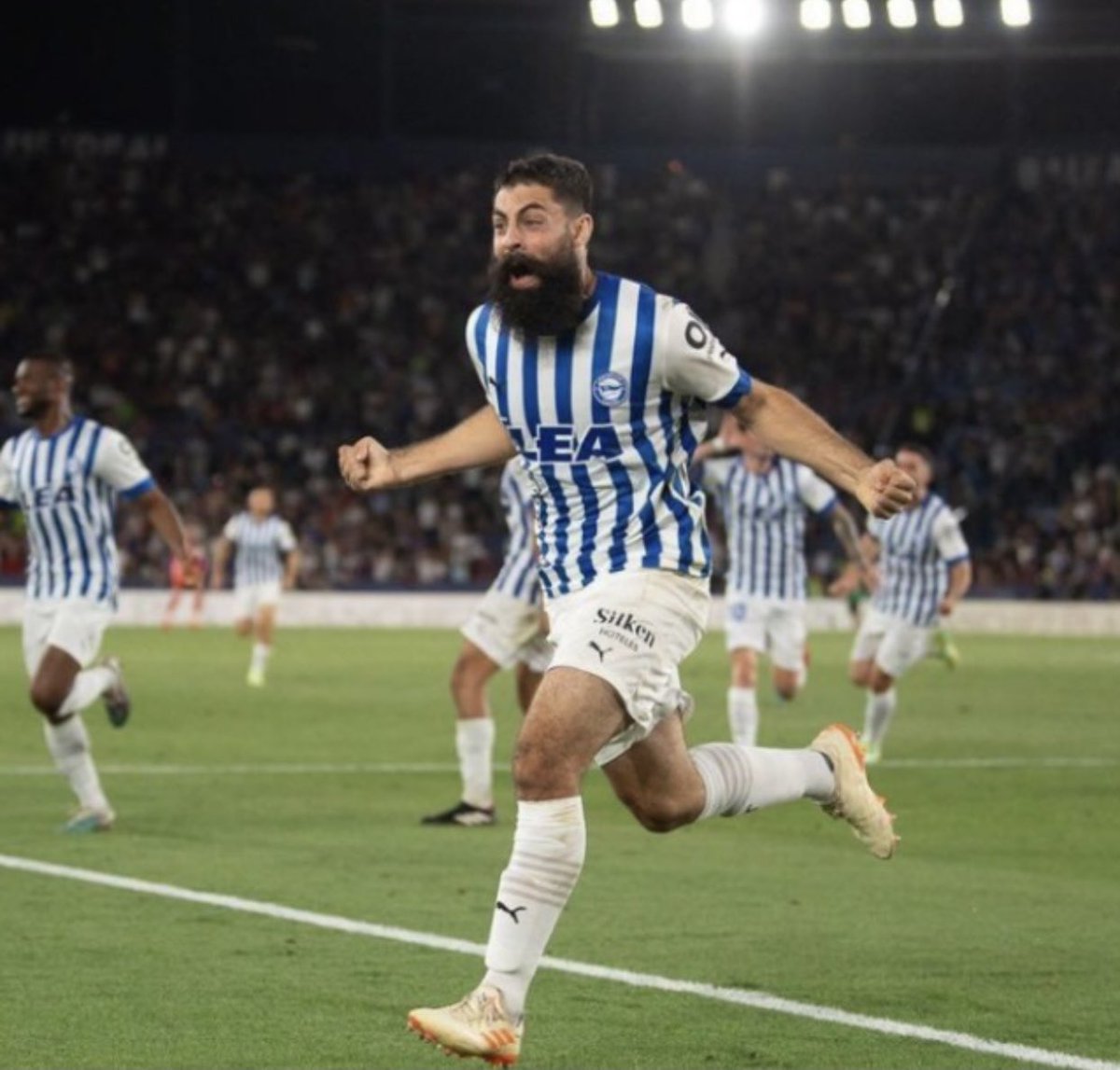 Os parece buen fichaje para primera??
🔁RT: Si
❤️MG: No