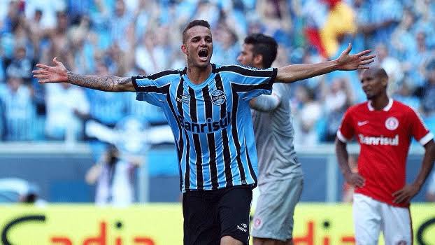 ColpoLucao's tweet photo. Luan chegou não faz 12 horas e já tem foto dele fudendo gente em Porto Alegre!

Não adianta! Esse cara é so sacanagem! https://t.co/AmpKBTWw1j