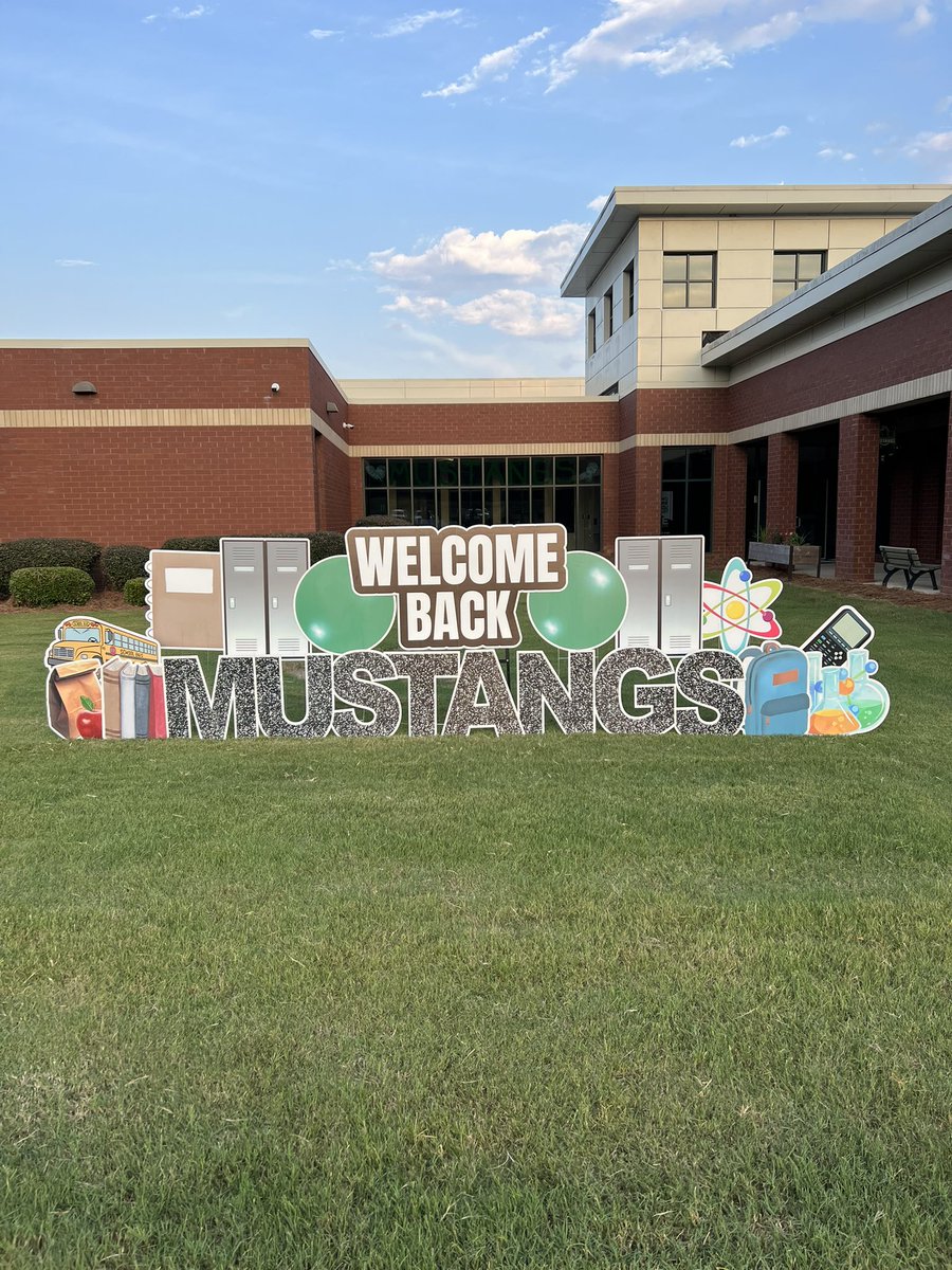 laurajordan1120's tweet photo. What a great Open House @RehobothRoad today! We can’t wait to see what our Mustangs do this year! #M4L #LeadtheCharge https://t.co/VtSzq7jbOY