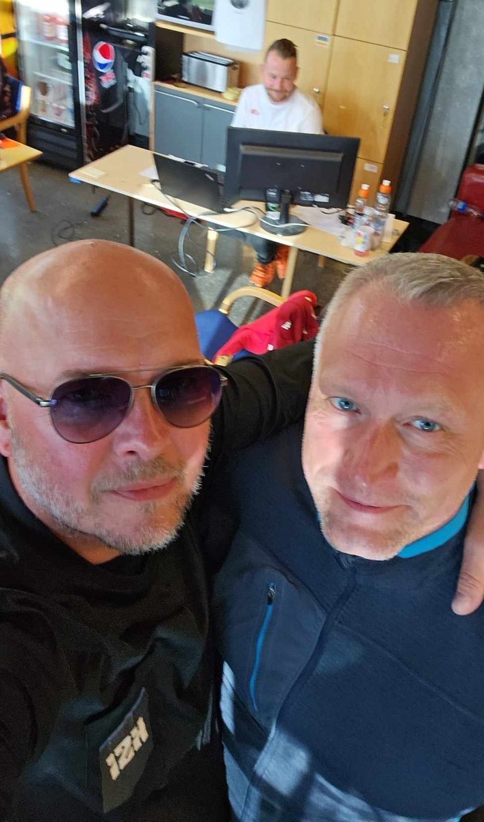 StefanHagalin's tweet photo. Á þessari mynd eru þrír menn sem eiga að baki 1.000 leiki spilaða og 1.000 leiki dæmda fyrir @throtturrvk. Skipulögðu líka og flautuðu 100 leiki á #reycup í dag. Litla veislan. https://t.co/nLPvxIpVzj