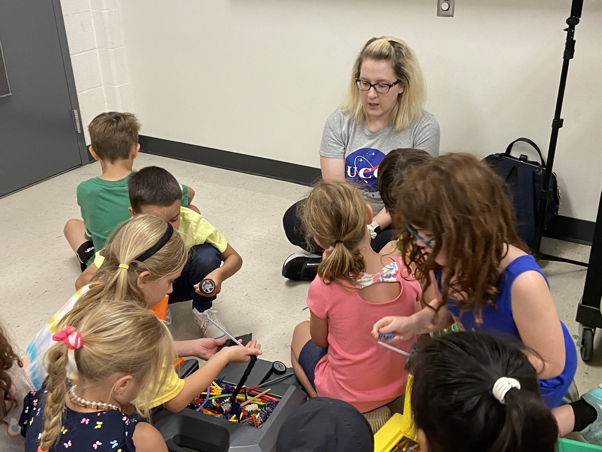 Chrbrown77's tweet photo. Today Mrs. Brosseau taught us about infrared light and black light.  We also made cars with k’Nex. Thanks Mrs. B our UCC Science teacher! @SCCDSB @campstclair https://t.co/Z7gqsxlSMa