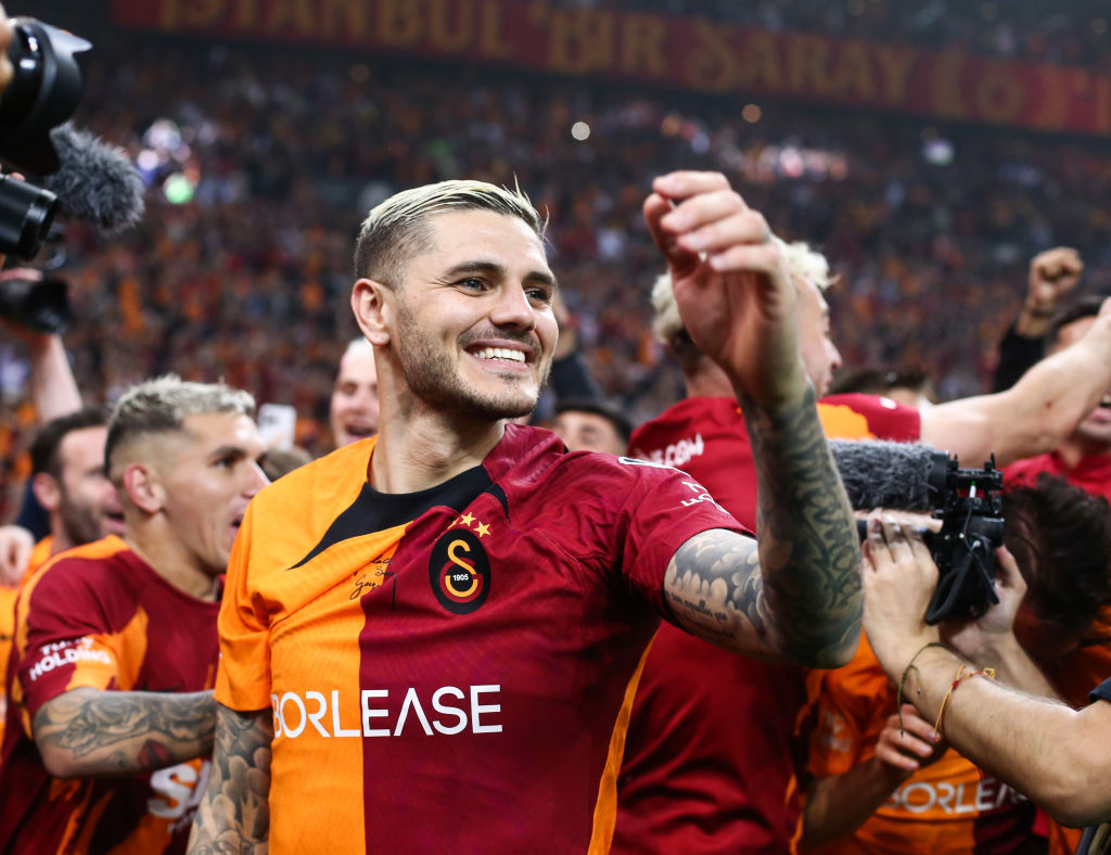 FabrizioRomano's tweet photo. Mauro Icardi will travel to Istanbul later today. He will be in Turkey tonight in order to be unveiled as Galatasaray new signing from PSG 🟡🔴 #Galatasaray 

Gala will pay €10m fee to PSG for Icardi, permanent transfer. https://t.co/UEOgSB0RQy