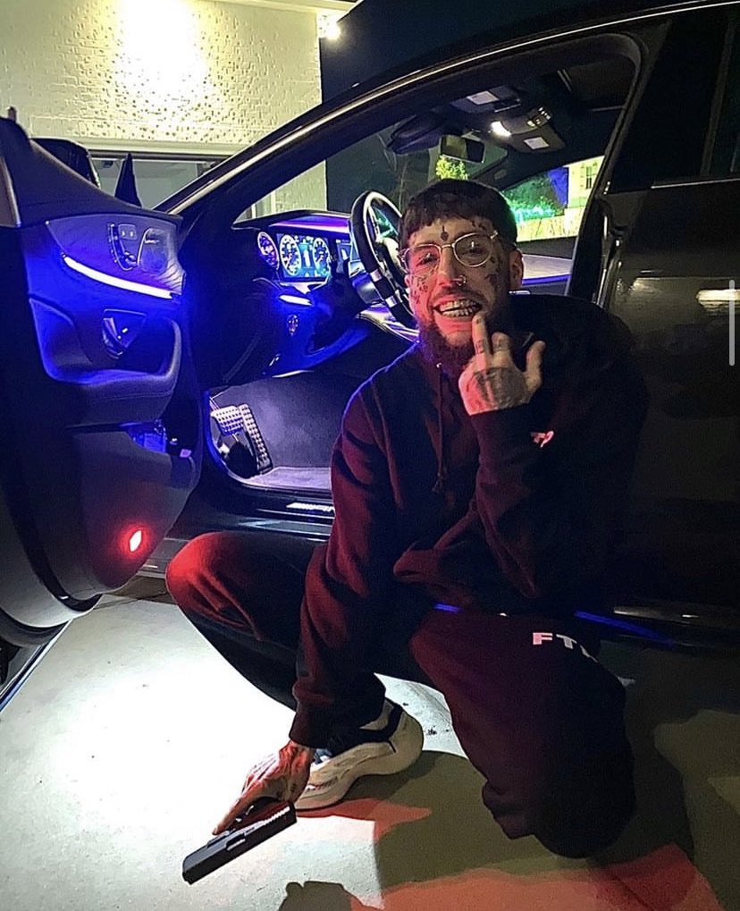 GRXYGXDS59's tweet photo. Issa cold world we live in Thass why I had to bring tha heat https://t.co/qTg7DrYyUD