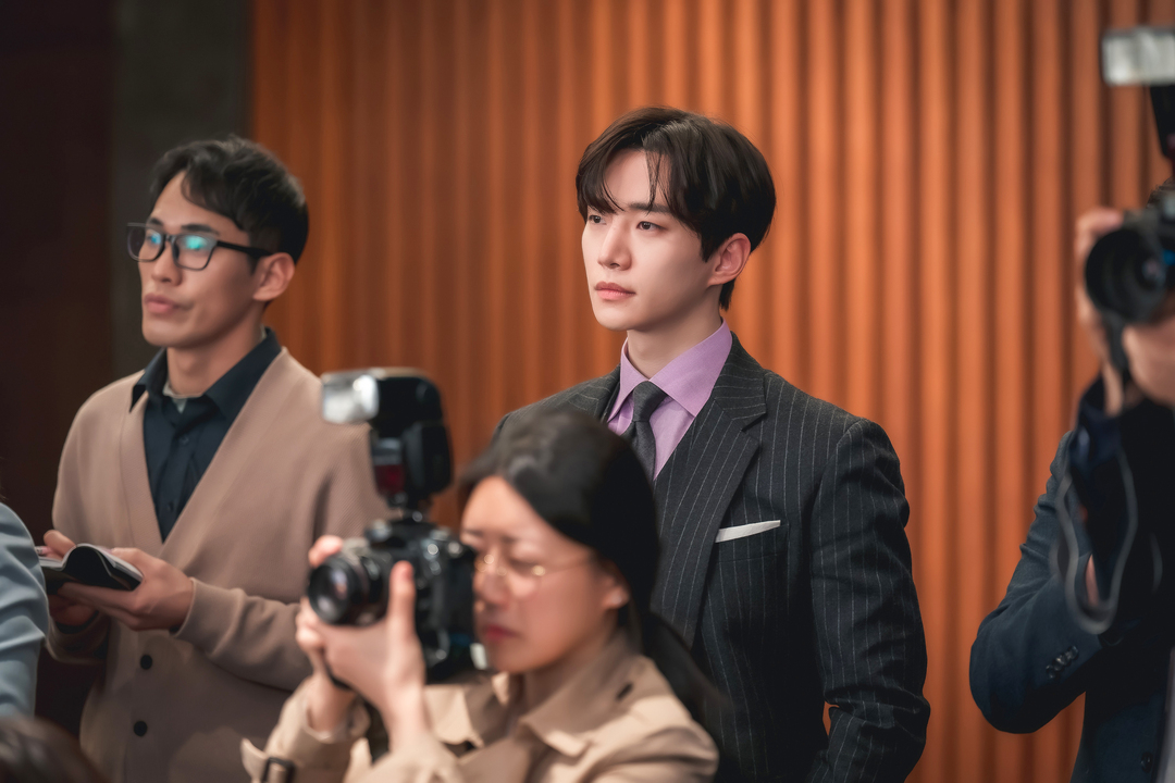 follow_leejunho's tweet photo. 이준호 각성했다…킹그룹 상속 전쟁 돌입 ‘킹더랜드’

https://t.co/nV2Xnhk1MS

#이준호 #LEEJUNHO
#준호 #JUNHO
#킹더랜드 #Kingtheland #JTBC
#구원 #GuWon https://t.co/VZdSk8rdwD
