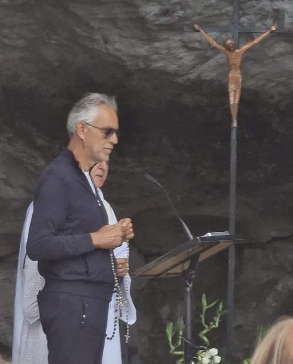 Sachinettiyil's tweet photo. World renowned opera singer Andrea Bocelli prays the Rosary at the Sanctuary of Our Lady of Lourdes. 

"I was an agnostic until I realized that I had to choose between God and fate. The idea that humanity and nature are the result of fate was not convincing at all. I find the presence of God everywhere."--Andrea Bocelli