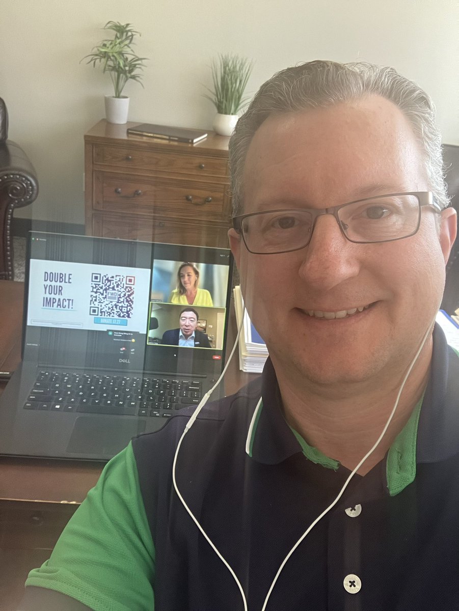 jcook4liberty's tweet photo. Cheering the big milestone for @Fwd_Party. @FWDUtah is working to build the team!
#oneyearforward https://t.co/N3jh2vzKe4