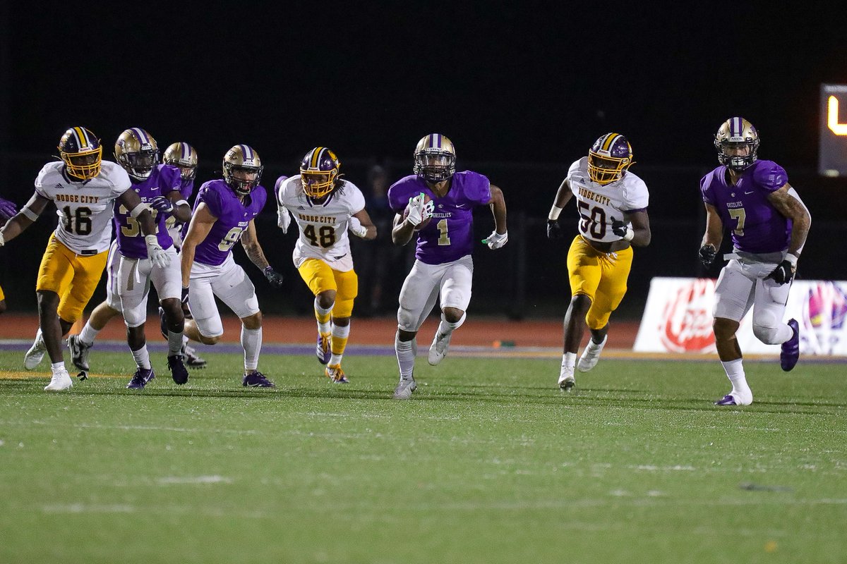 ChuckChaneyBCTG's tweet photo. With media day tomorrow, we put together a list of seven returning offensive players you should keep an eye on for @ButlerGrizzlyFB heading into the season.

https://t.co/HqN9wfm9OH
#NJCAAFootball @KJCCCmedia https://t.co/tKSohGb2ib