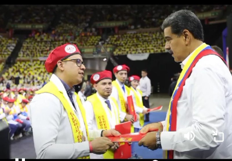 PartidoPSUV's tweet photo. 296 mirandinos se graduaron en la Universidad de las Ciencias de la Salud Hugo Chávez
https://t.co/MYrAbo8S56

#MédicosFueraDeSerie https://t.co/x9894dL34O