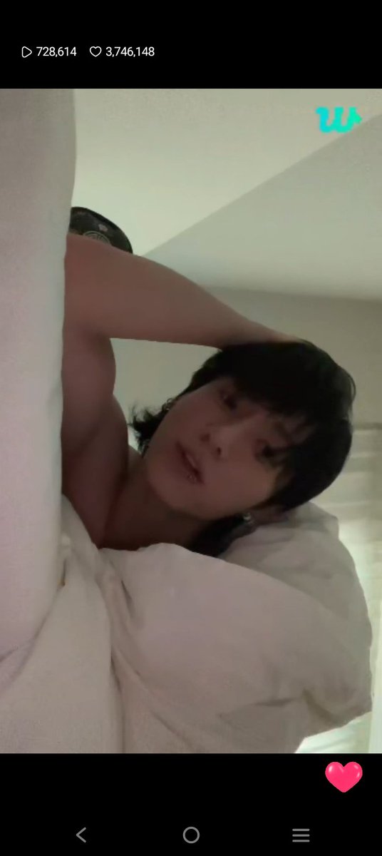 chimchimchimOT7's tweet photo. @taebokkiii Good morning 🥵💜 https://t.co/0FeEaKySnX