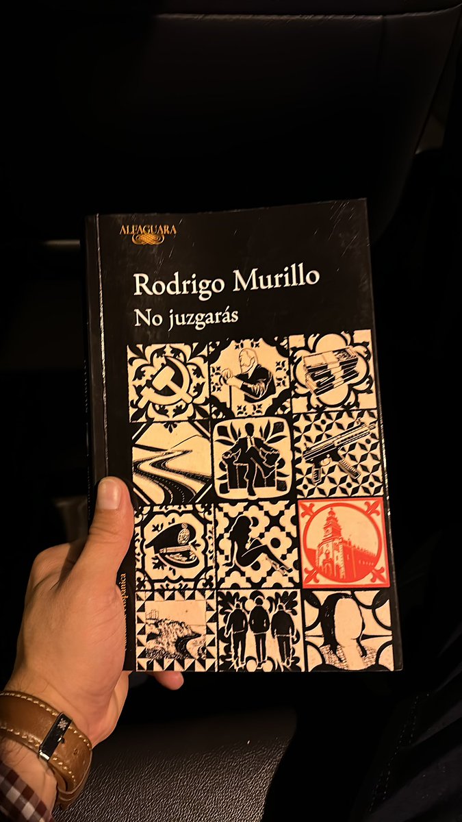 Rumbo a la @FILLima2023 para acompañar a <a href="/murillobianchi/">MurilloBianchiR</a> en la presentación de «No juzgarás», su novela más reciente. Los esperamos a las 8pm en la sala Laura Riesco. 
<a href="/penguinlibrospe/">Penguin Perú</a> 🙋‍♂️