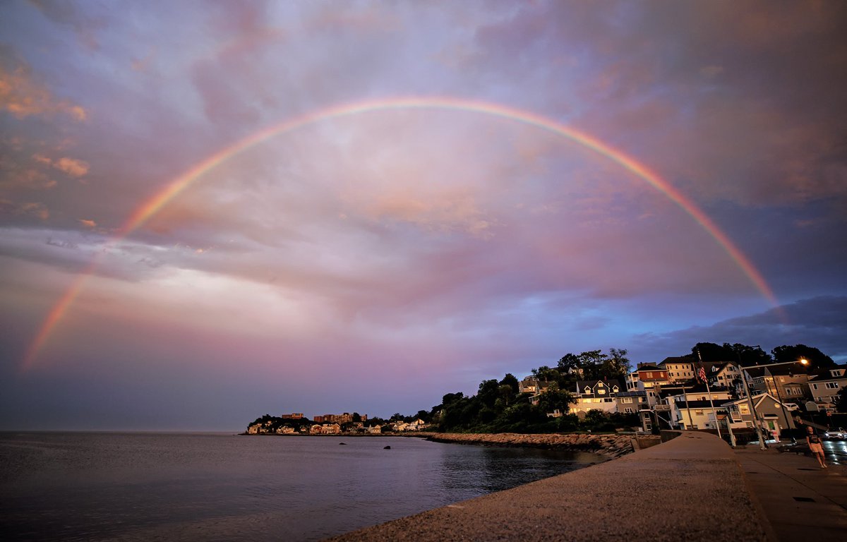 A short time ago, a rainbow is seen from Short Beach, on the Revere/Winthrop line. Our forecast, and a rundown of severe weather watches and warnings —> nbcboston.com/news/local/fir… 📸⁦@pictureboston⁩