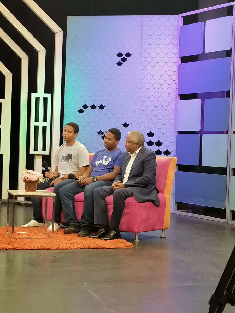 angelgomera's tweet photo. En el programa #AcademiadePadres por @Televida Canal 41, hablando de mi experiencia como papá, acompañado de dos de mis hijos #AngelGabriel y #AngelDavid Dios en control. #RD #AngelGomera @Arquidiocesisd https://t.co/uHnmOnOfm5