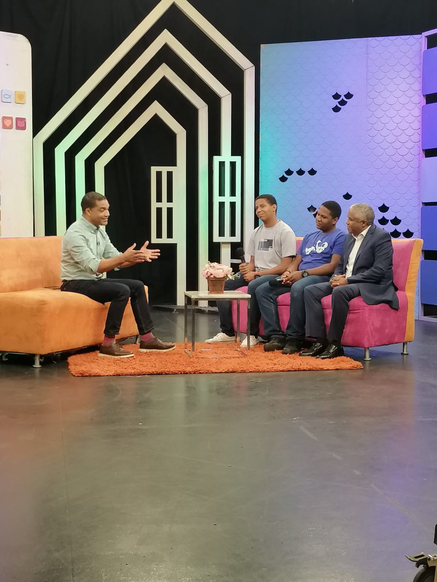 angelgomera's tweet photo. En el programa #AcademiadePadres por @Televida Canal 41, hablando de mi experiencia como papá, acompañado de dos de mis hijos #AngelGabriel y #AngelDavid Dios en control. #RD #AngelGomera @Arquidiocesisd https://t.co/uHnmOnOfm5