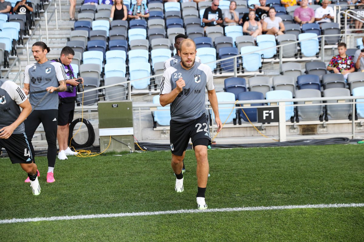 MNUFC's tweet photo. already warm
now we're warming up

#MINvCHI | @LeaguesCup https://t.co/8AwbEvXJAZ