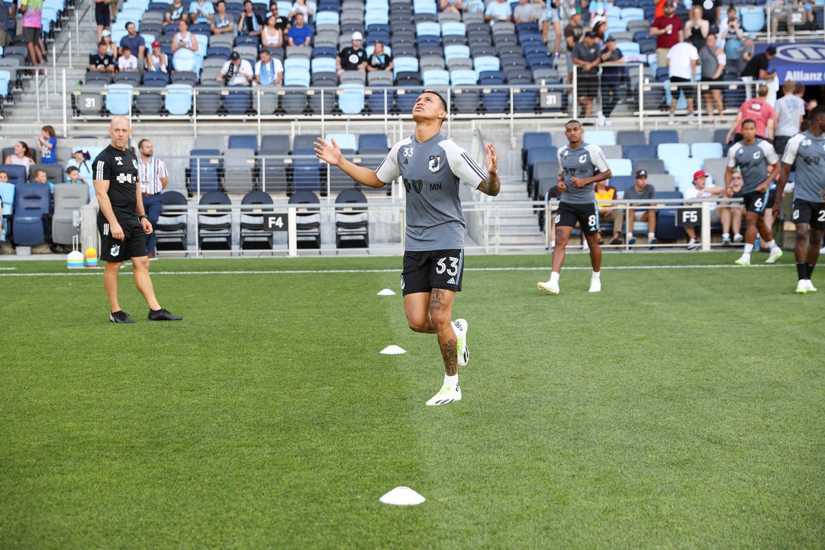 MNUFC's tweet photo. already warm
now we're warming up

#MINvCHI | @LeaguesCup https://t.co/8AwbEvXJAZ