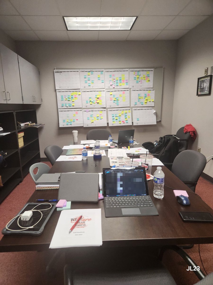 jloz82's tweet image. Our amazing A-Team collaborated all day to plan out the year for students and staff! 
👉🏾 Planning is 🔑 for success!
#WeDareToAchieveGREATNESS#MovingForward #CMScougars  #TeamWork 💥 @CrosbyMSCougars