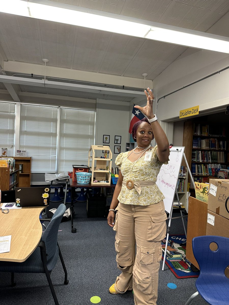 OakSpringsElem's tweet photo. Education is full of #acronyms, #abbreviations, & #mnemonicdevices. Our fab #InstructionalCoach supported our newest #DolphinChamps with fun and easy #gestures 🙌 to remember #YAG, #UPO, & #IRG! #TotalPhysicalResponse #DreamTeam #DolphinStrong @OSEPROUD1 @v_boykins @AustinISDPL https://t.co/3nY9aGycjp