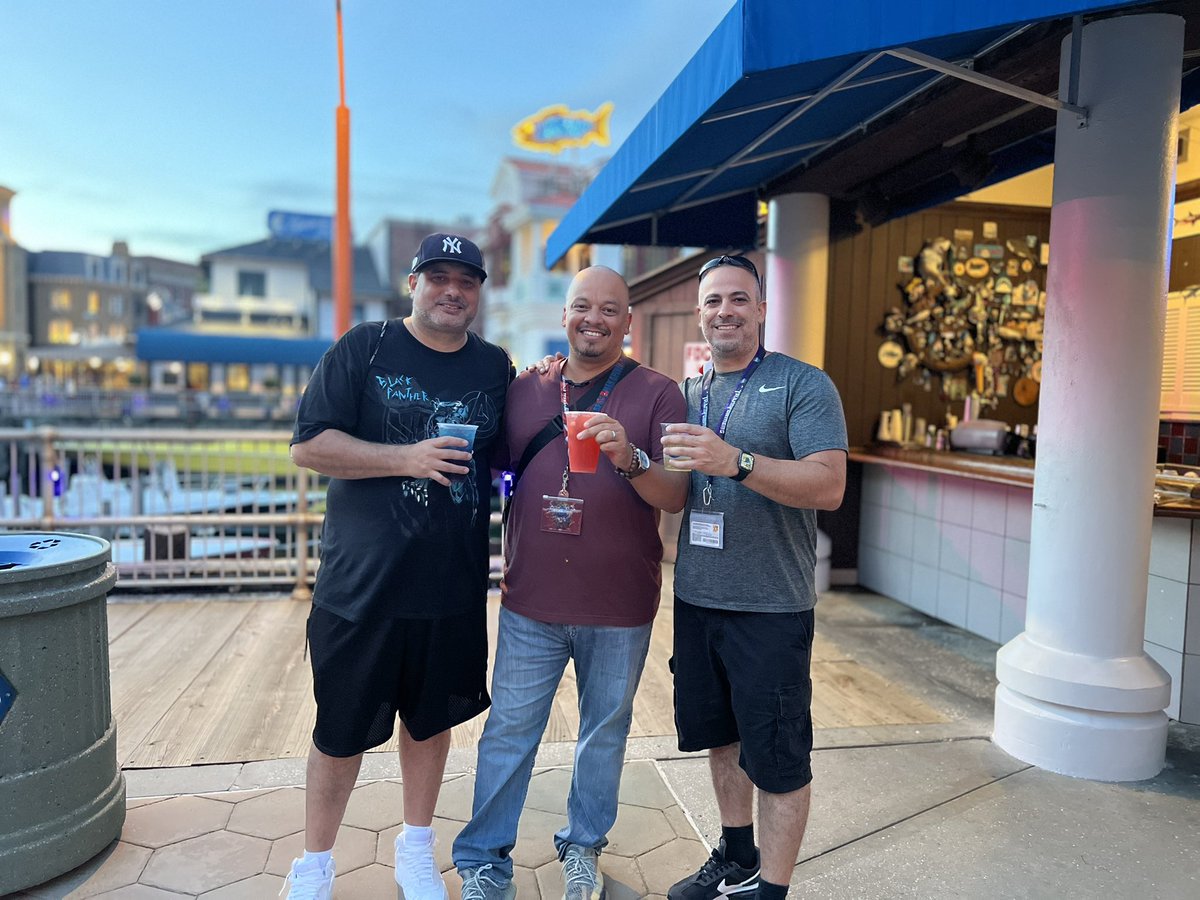Finally!! <a href="/FredoNYC_/">Fredo</a> and that dude we all used to know as Camp get to hangout with me! #UniversalStudios #Florida #oldguys <a href="/UniversalORL/">Universal Orlando Resort</a>