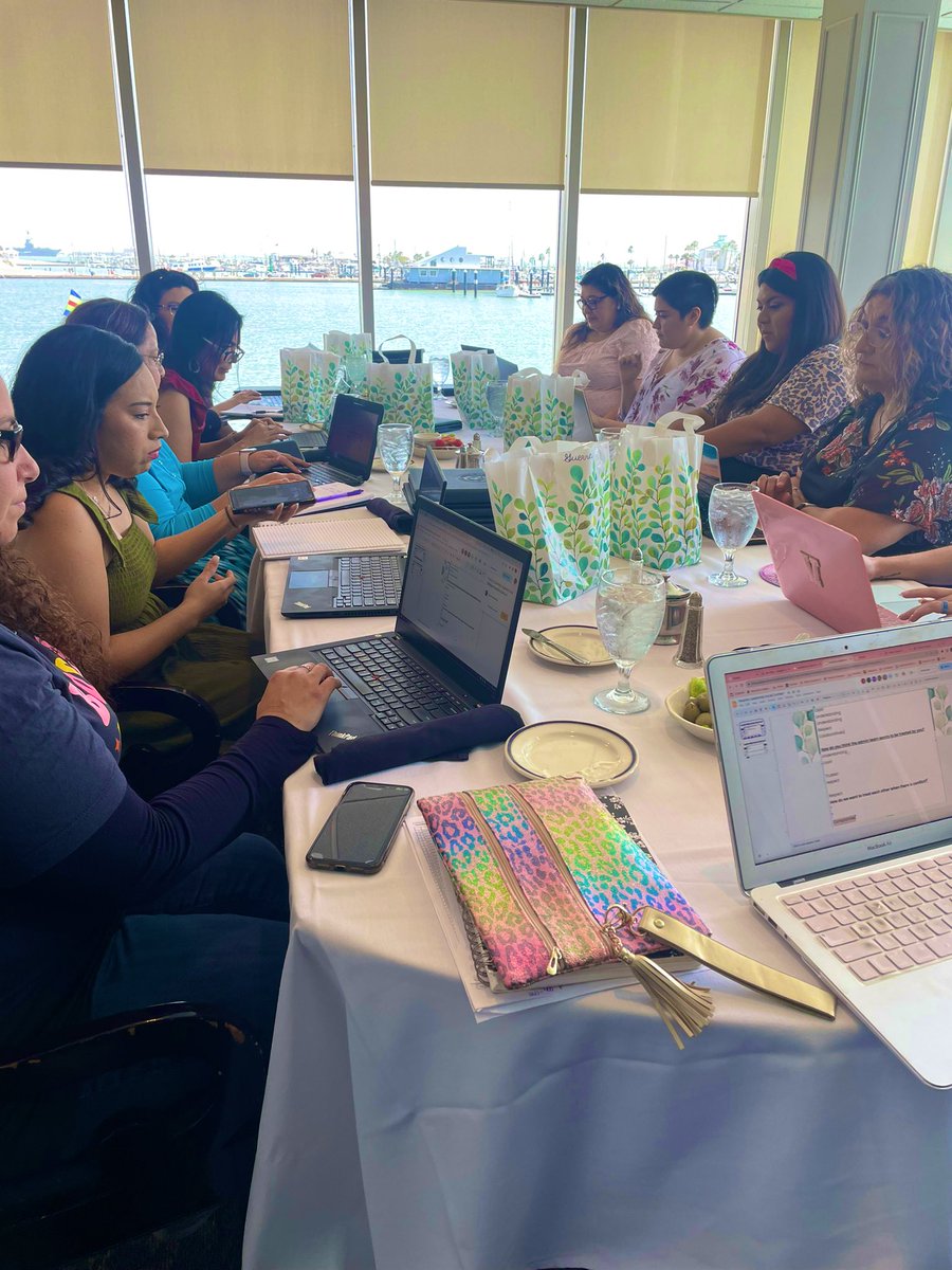 CJFern711's tweet image. 💚🪴Our @CCISDHoustonES LEADERS are ready to GROW! I’m so thankful, blessed and excited to kick off the new school year with my BOBCAT TEAM! #GrowingTogether  #WatchUsGROW! 🪴 💚