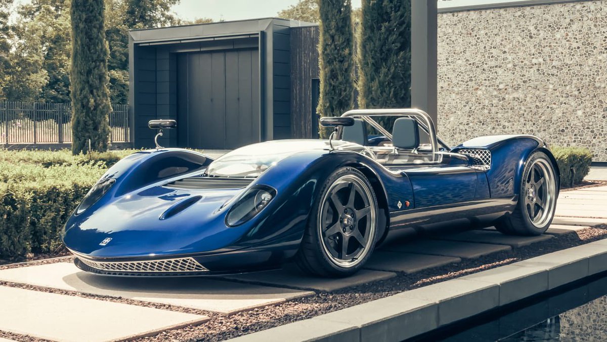 autoformula76's tweet photo. El Nichols #N1A motor V8, 7.0 litros, 650Hp, con caja manual de 6 velocidades, pesa solo 900kg. Este auto es de pura cepa, y es capaz de alcanzar los 300 kph si es un conductor experto.
El señor Nichols, es el mismo que diseño el #McLaren #MP4💪
@FormulaOneWorld https://t.co/feoSblyC0j