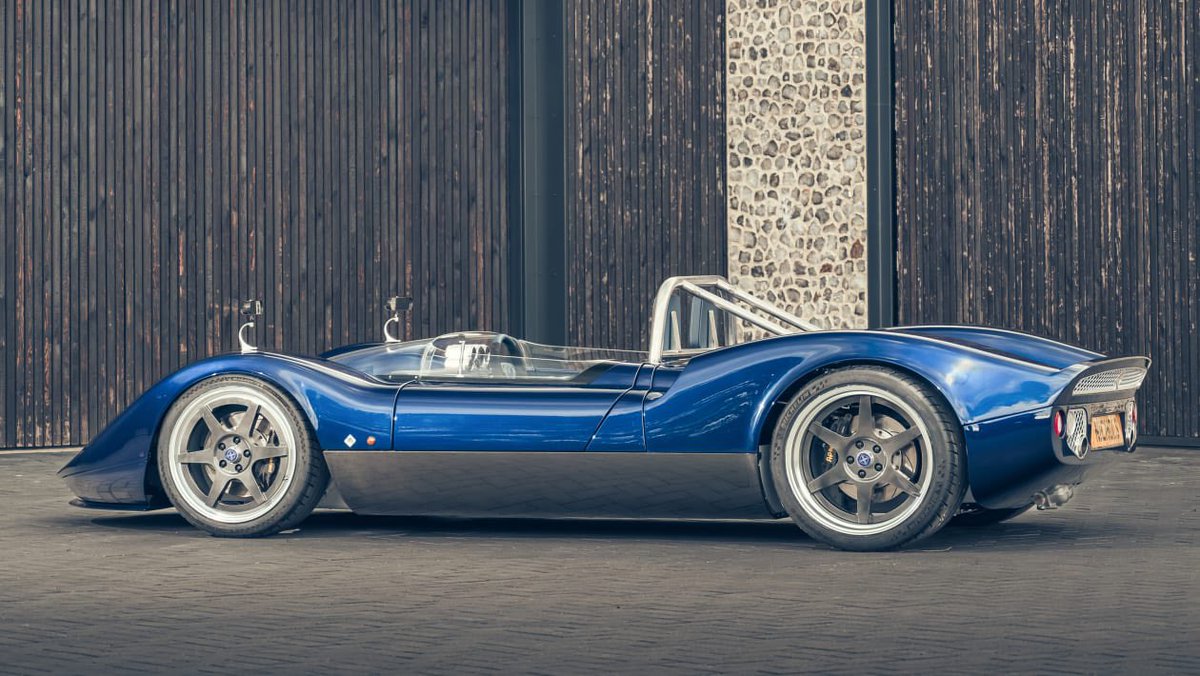 autoformula76's tweet photo. El Nichols #N1A motor V8, 7.0 litros, 650Hp, con caja manual de 6 velocidades, pesa solo 900kg. Este auto es de pura cepa, y es capaz de alcanzar los 300 kph si es un conductor experto.
El señor Nichols, es el mismo que diseño el #McLaren #MP4💪
@FormulaOneWorld https://t.co/feoSblyC0j