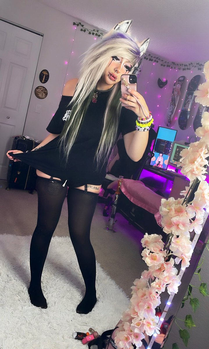KandiKitsune666's tweet photo. Horny emo egirls in your area now! https://t.co/bv2ufLFJqY