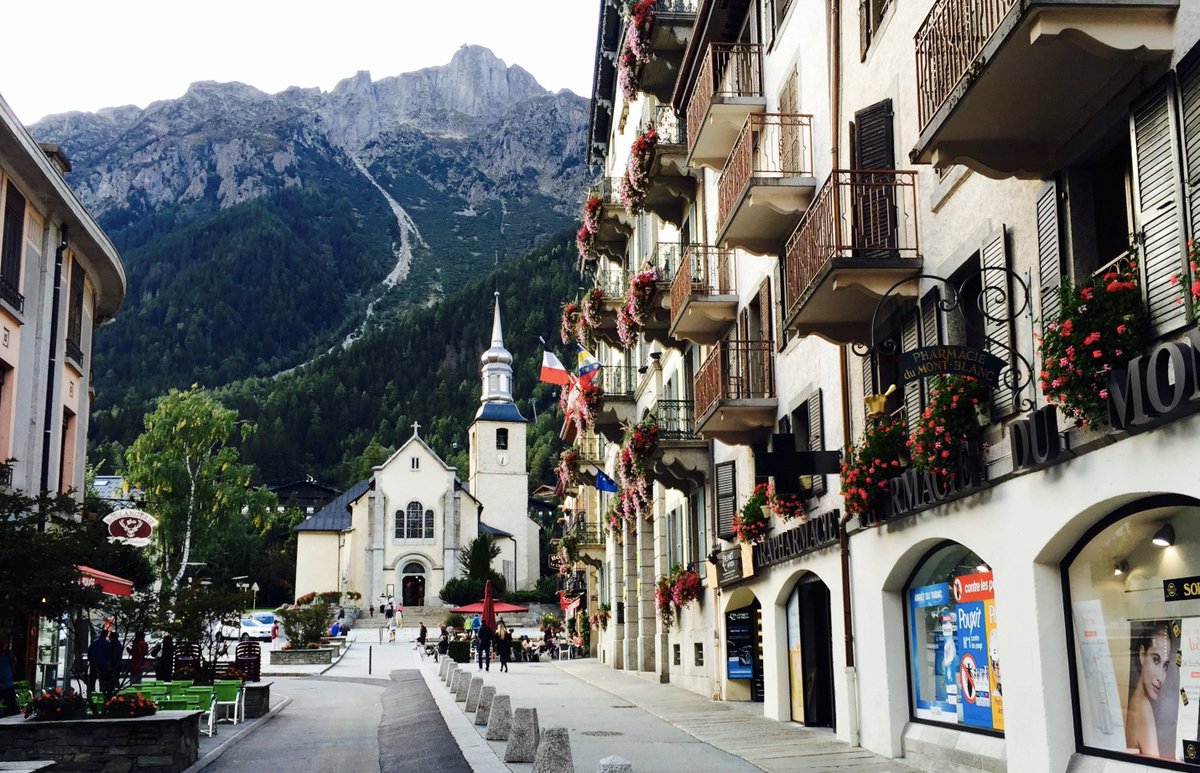 outofofficedaku's tweet image. #Paris, #Strasbourg, and #Nice are all great cities to visit in #France, but if you want to experience the country&apos;s true beauty, you should also explore some of its small towns. #France is home to many charming and picturesque small towns, and this tweet will help you find some…