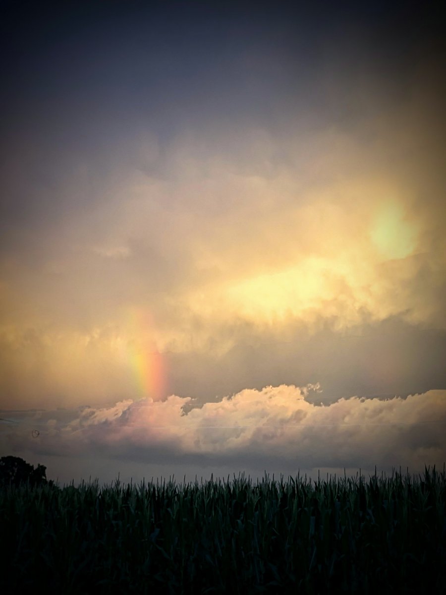 ChrisChasing91's tweet photo. I took this picture of a 🌈 in a ⛈️ cloud and this is so gorgeous. https://t.co/wCSI8kzGuw