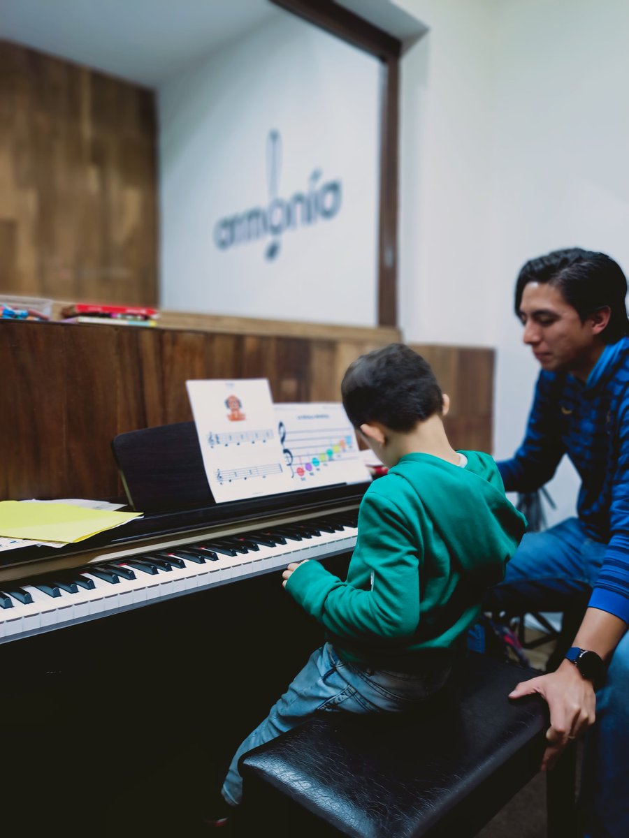 Armonia_CES's tweet photo. «El artista no es nada sin el don, pero el don no es nada sin el trabajo.»
Taller de Piano para niños de 6 años 
#clasesparaniños #comotocarelpiano #comoleer https://t.co/QGggFDN5JT