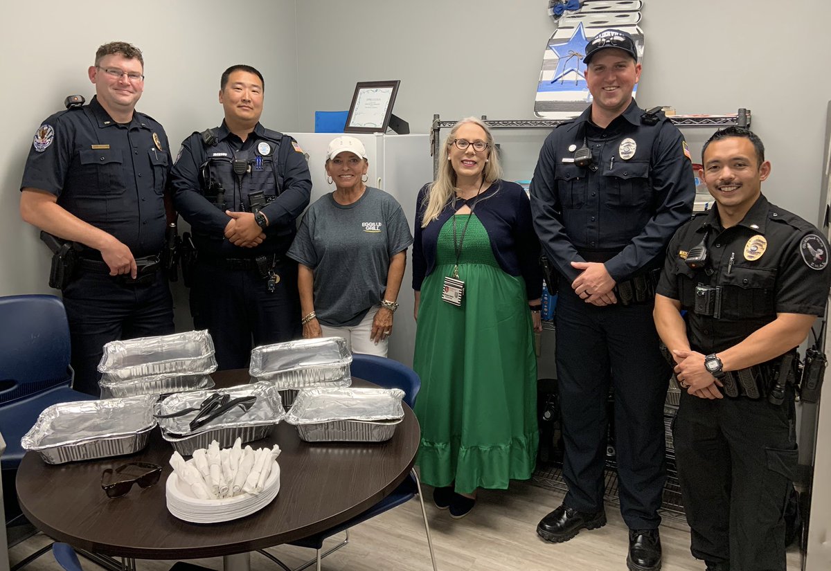 cvilleedassoc's tweet photo. We thanked our @colliervillepd  officers this morning by delivering breakfast. Thank you @colliervillepd for all you do for our community! 
  #cea #tea #teachersrock #wearecea #teachersmatter #teachertalk #educationmatters #kidsmatter https://t.co/OXcqkI54hI